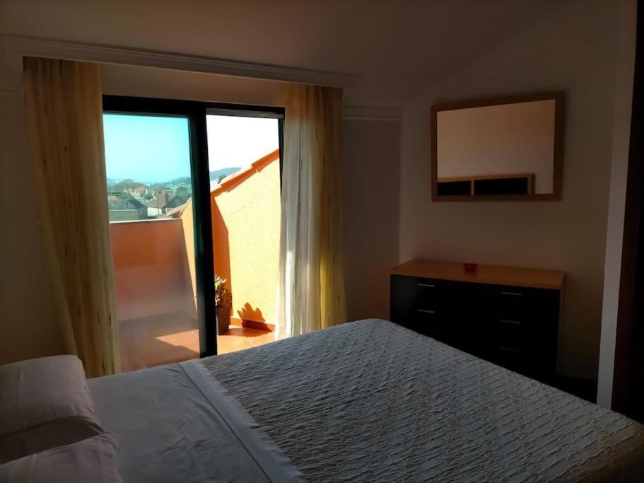Atico Con 3 Habitaciones En Poio Exterior foto